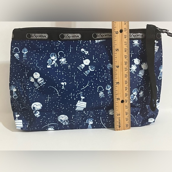 LeSportsac Peanuts Snoopy Stargazer Wristlet Pouch-like new - Picture 8 of 9